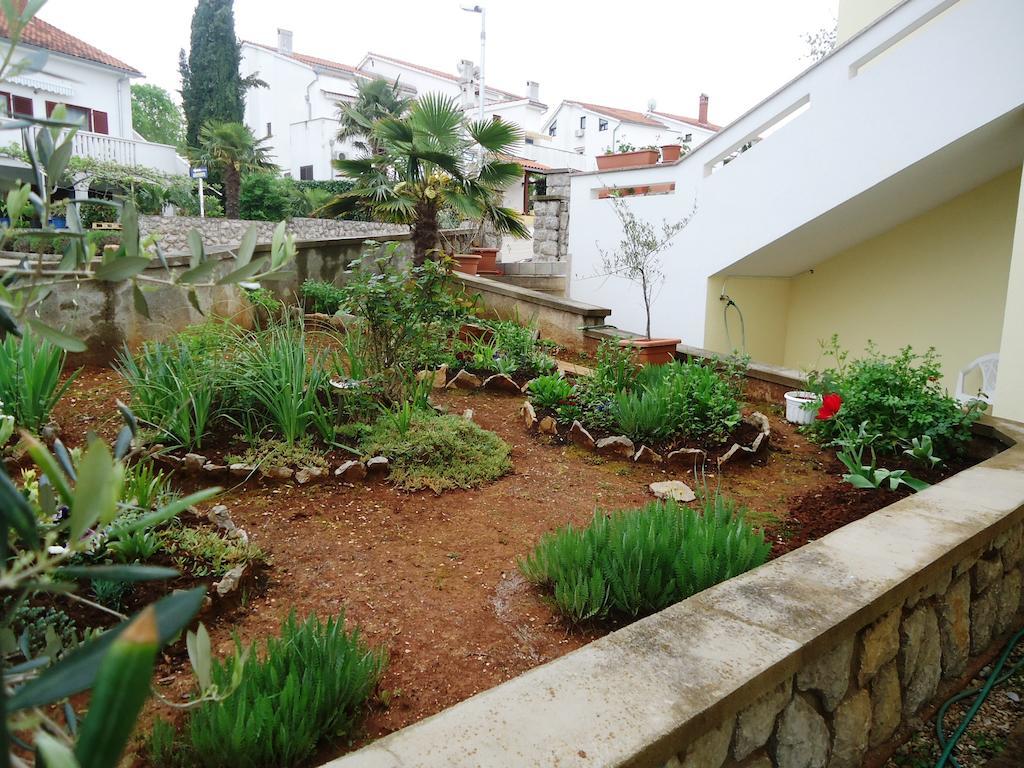 Apartments Njivice Bajcic Ngoại thất bức ảnh